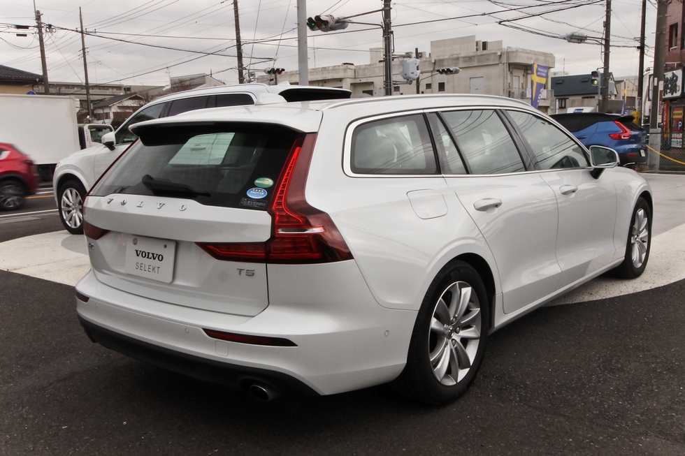 ご成約ありがとうございます 認定中古車 V60 T5 Momentum クリスタルホワイトパール 中古車最新情報 ボルボ カー 松戸